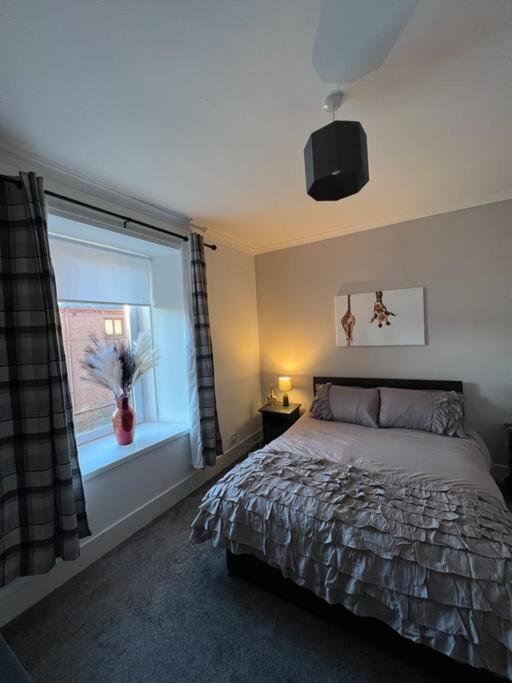 Newly Refurbished Flat - Календер